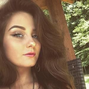 Meet your Posher, Olivia